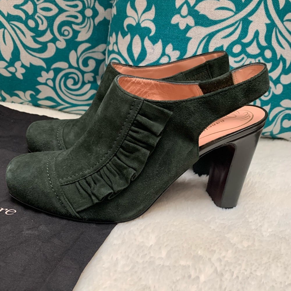 Nenette Lepore Hunter Green Suede Leather Heel